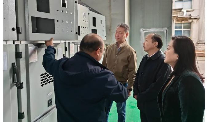 无锡市致公党主委，无锡市政协副主席吴红星一行莅临军工智能考察指导